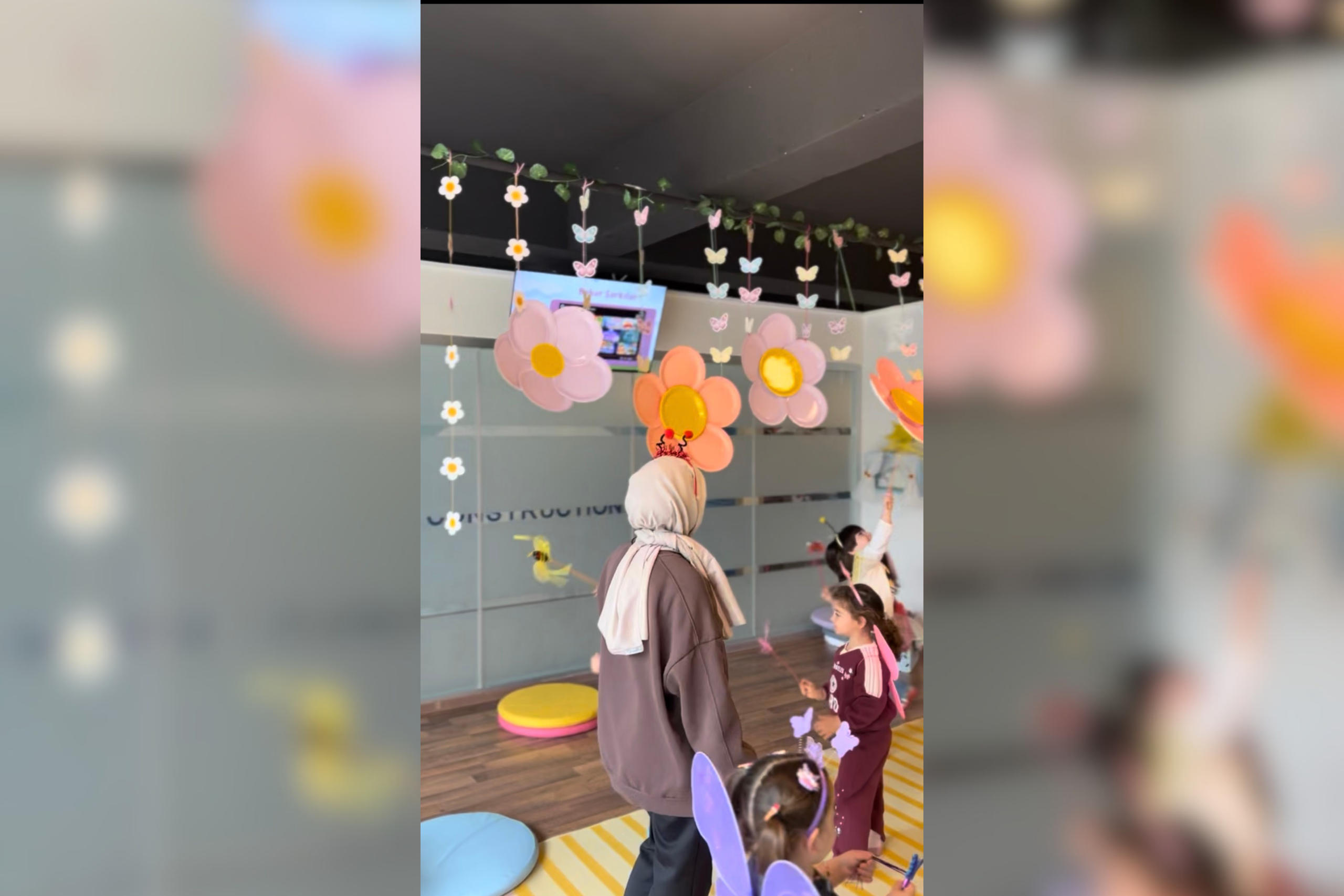 Hello Kido ekibi ve çocuklarımız - Atölye ortamı